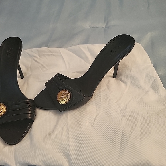 Gucci Black Leather Slide Sandals with Gold Medallion - Picture 10 of 11